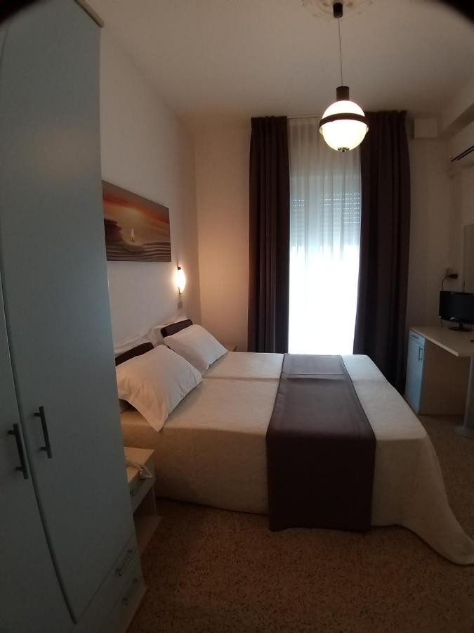 Hotel Ideal Rimini Bagian luar foto