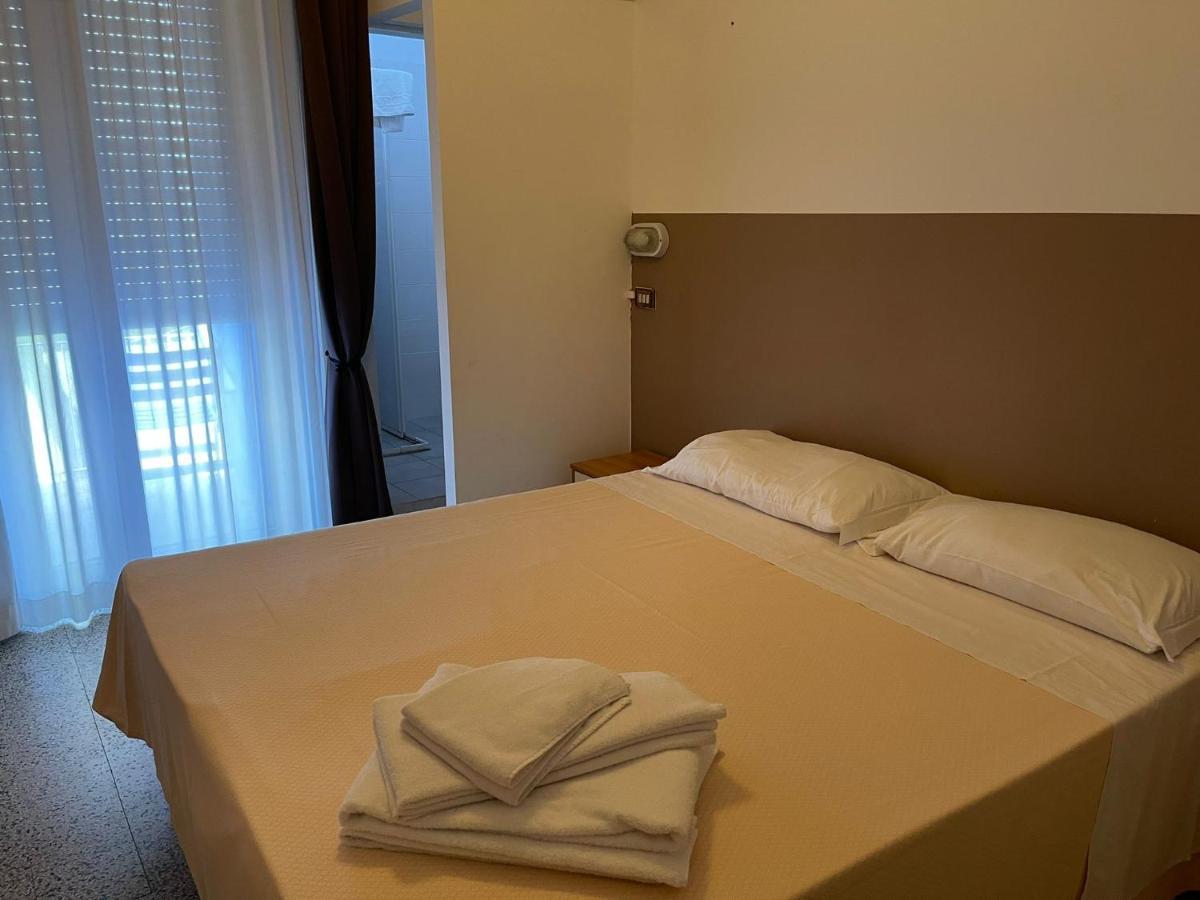 Hotel Ideal Rimini Bagian luar foto