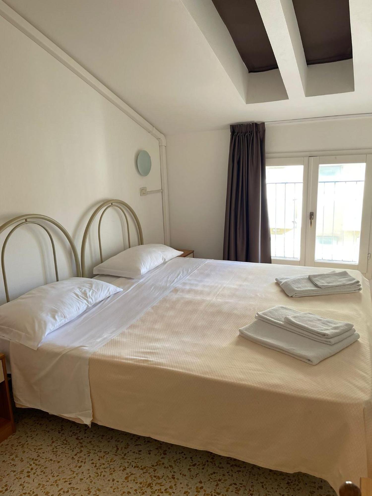 Hotel Ideal Rimini Bagian luar foto