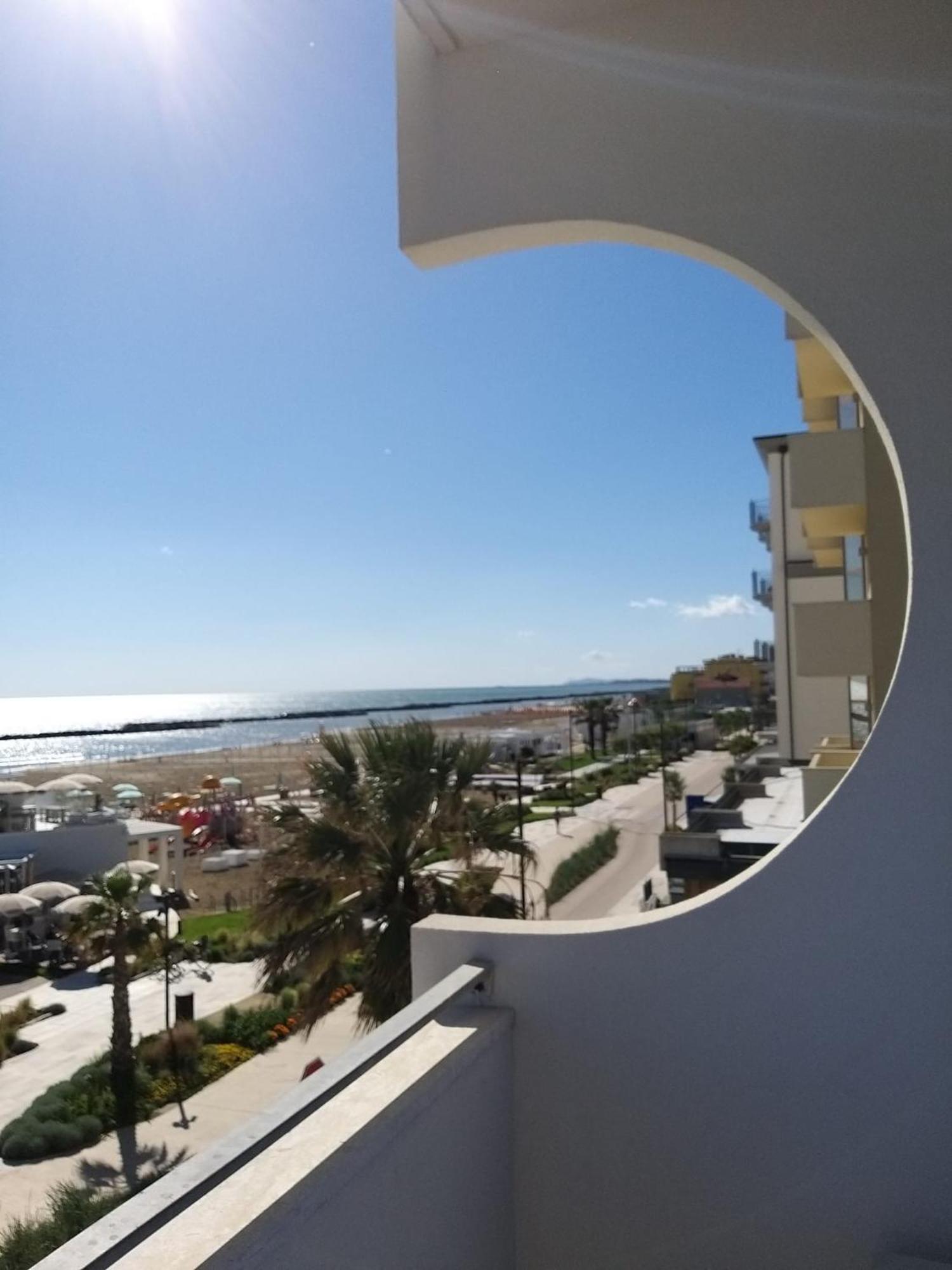 Hotel Ideal Rimini Bagian luar foto