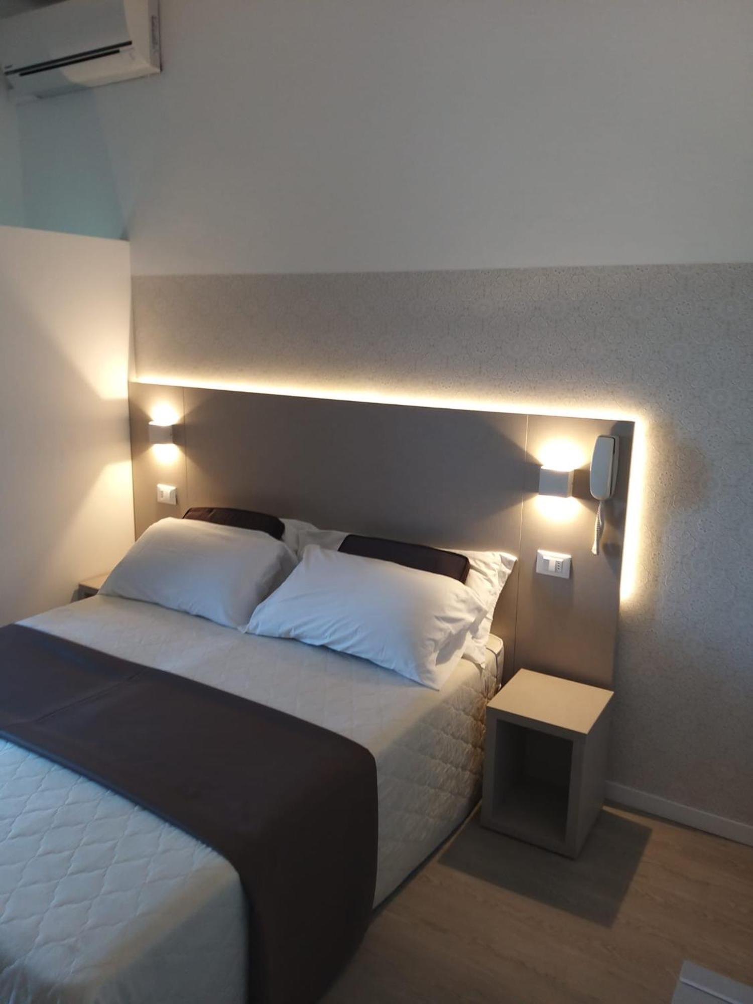 Hotel Ideal Rimini Bagian luar foto