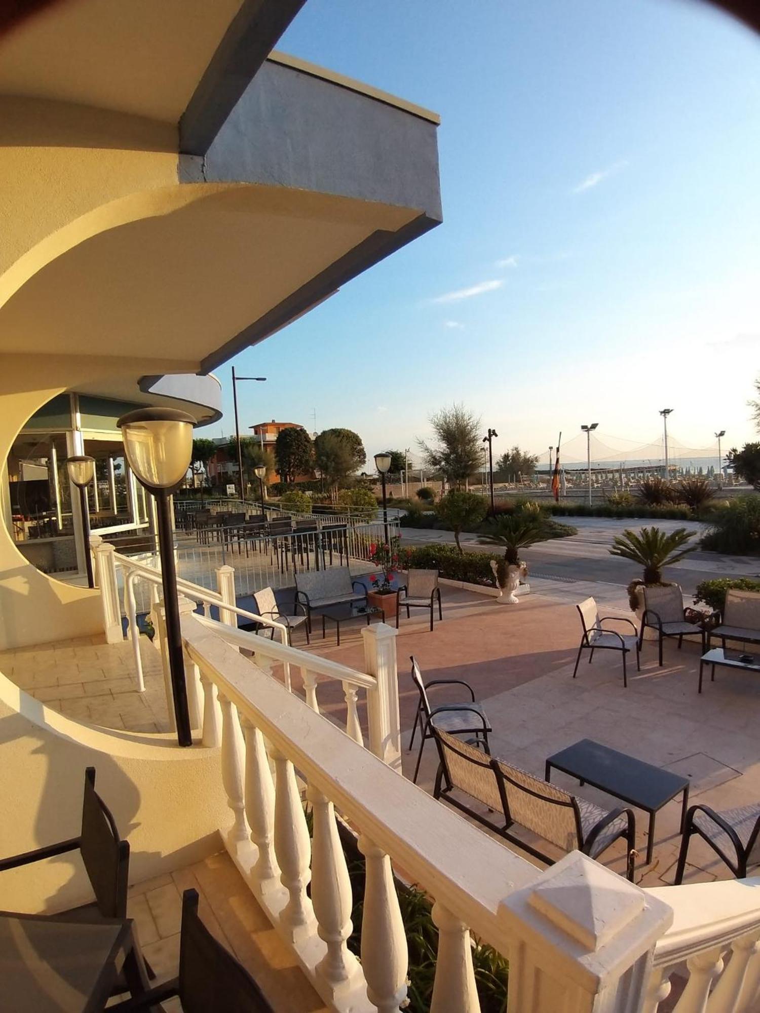 Hotel Ideal Rimini Bagian luar foto