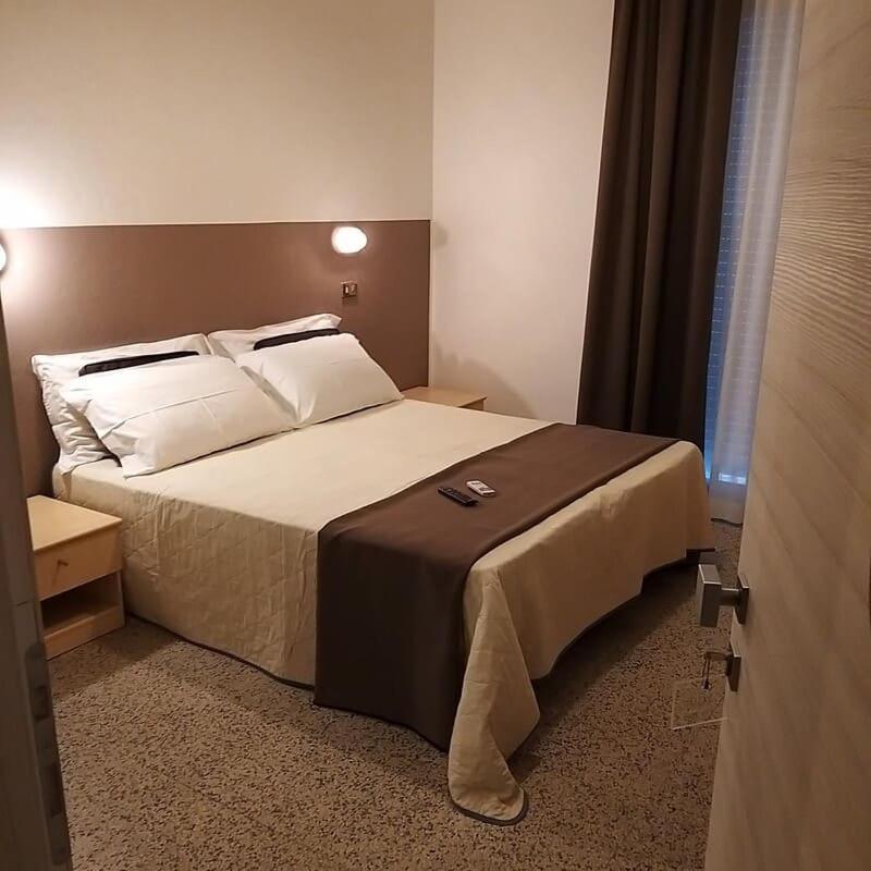 Hotel Ideal Rimini Bagian luar foto