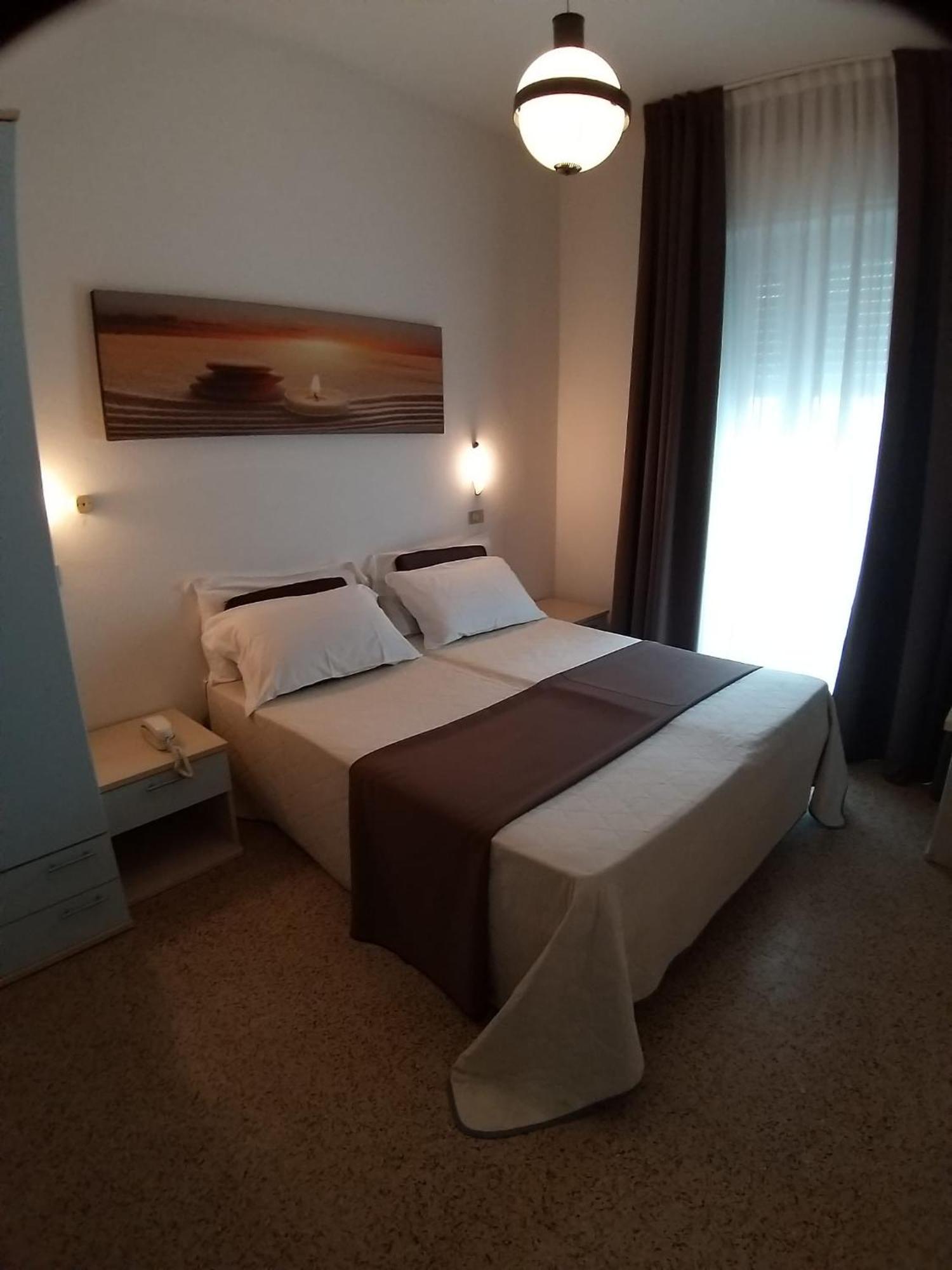 Hotel Ideal Rimini Bagian luar foto