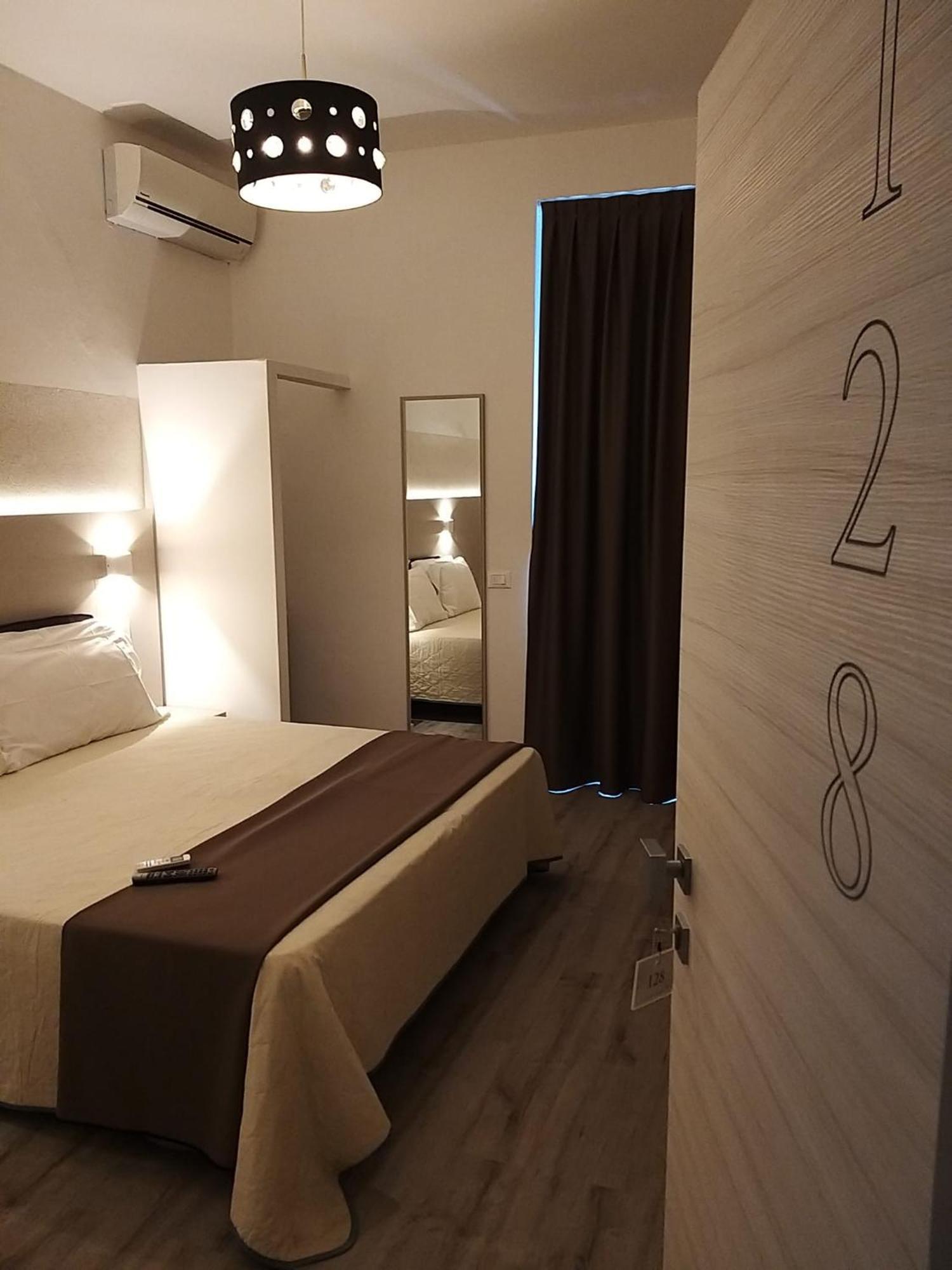 Hotel Ideal Rimini Bagian luar foto