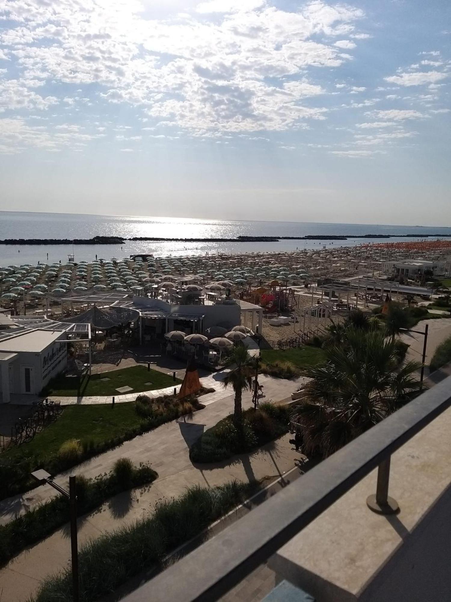 Hotel Ideal Rimini Bagian luar foto