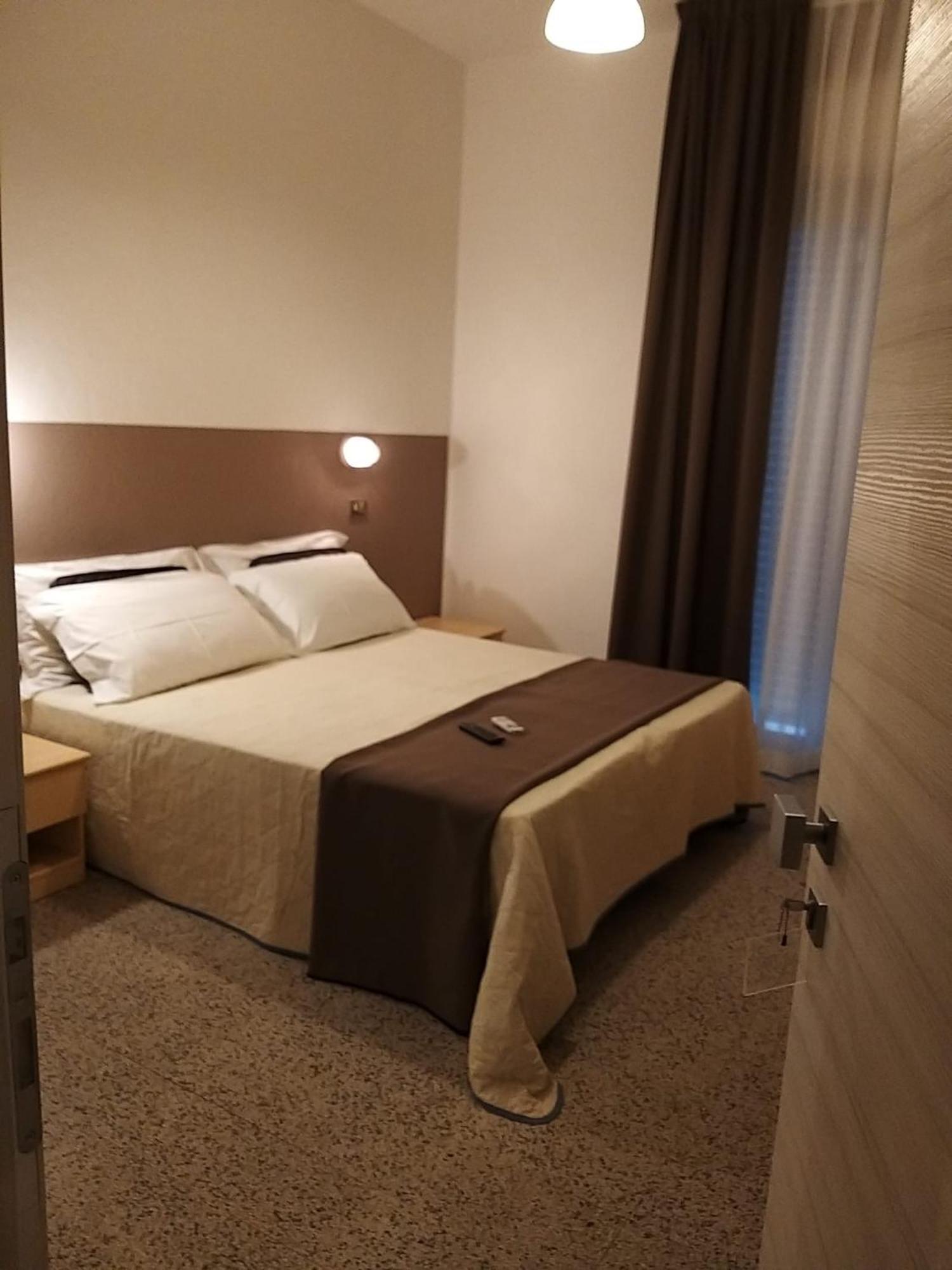 Hotel Ideal Rimini Bagian luar foto