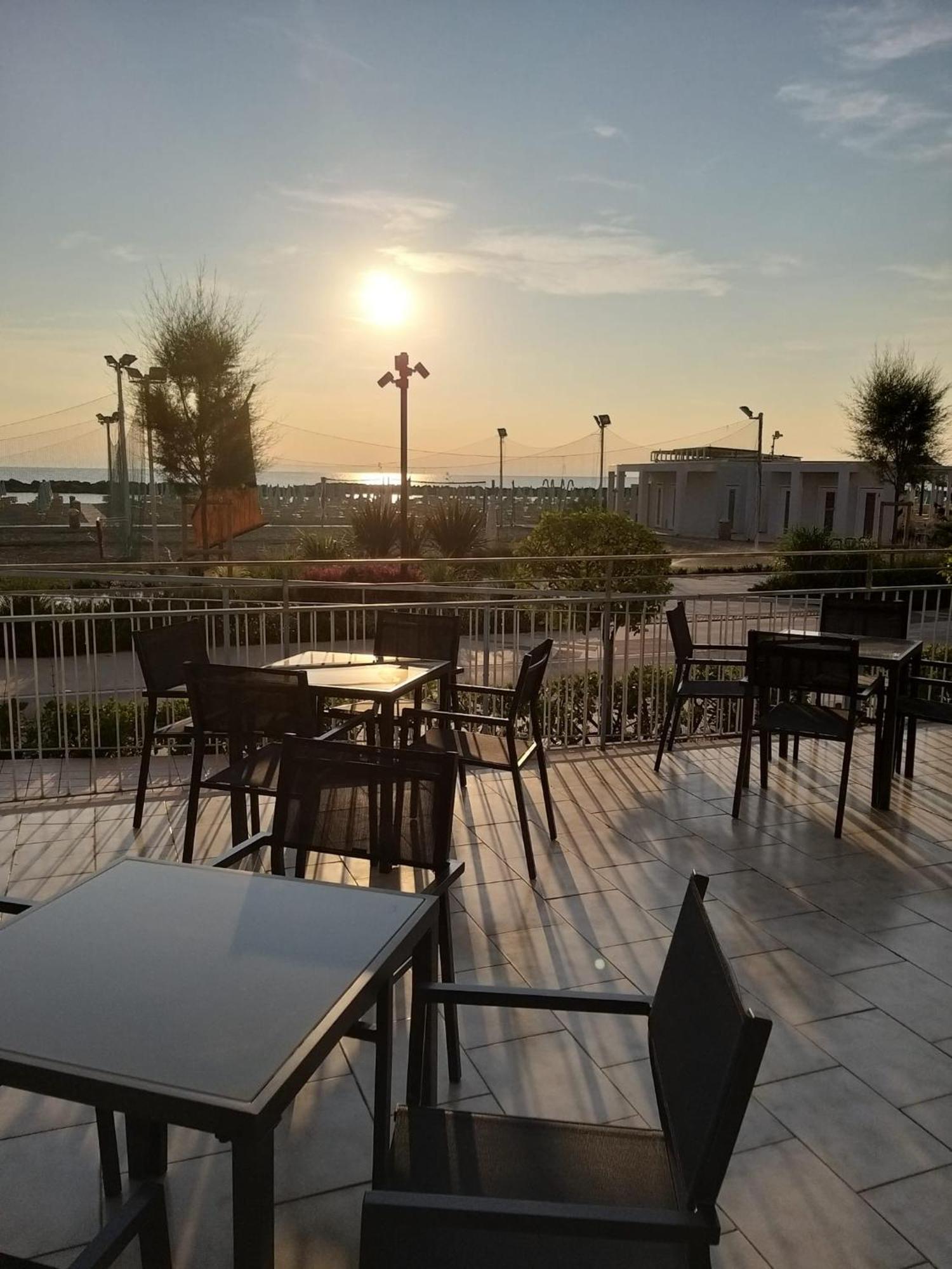 Hotel Ideal Rimini Bagian luar foto