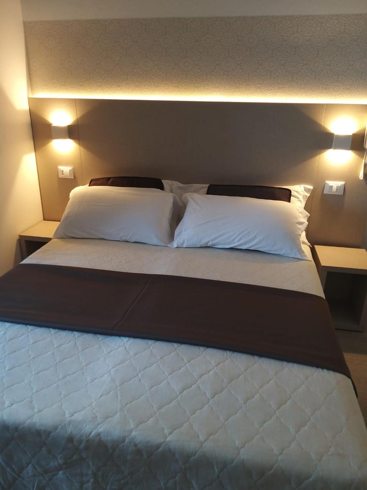 Hotel Ideal Rimini Bagian luar foto