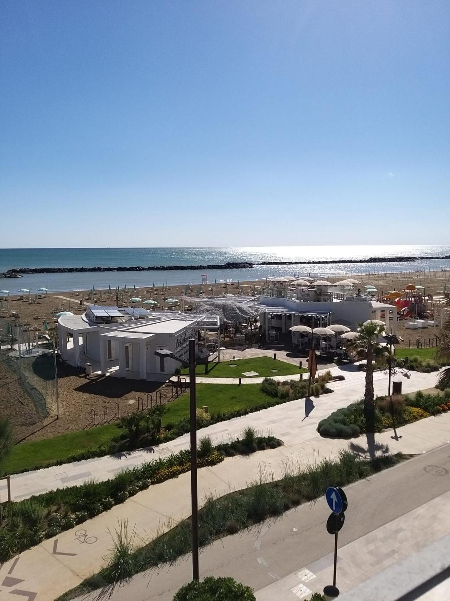 Hotel Ideal Rimini Bagian luar foto