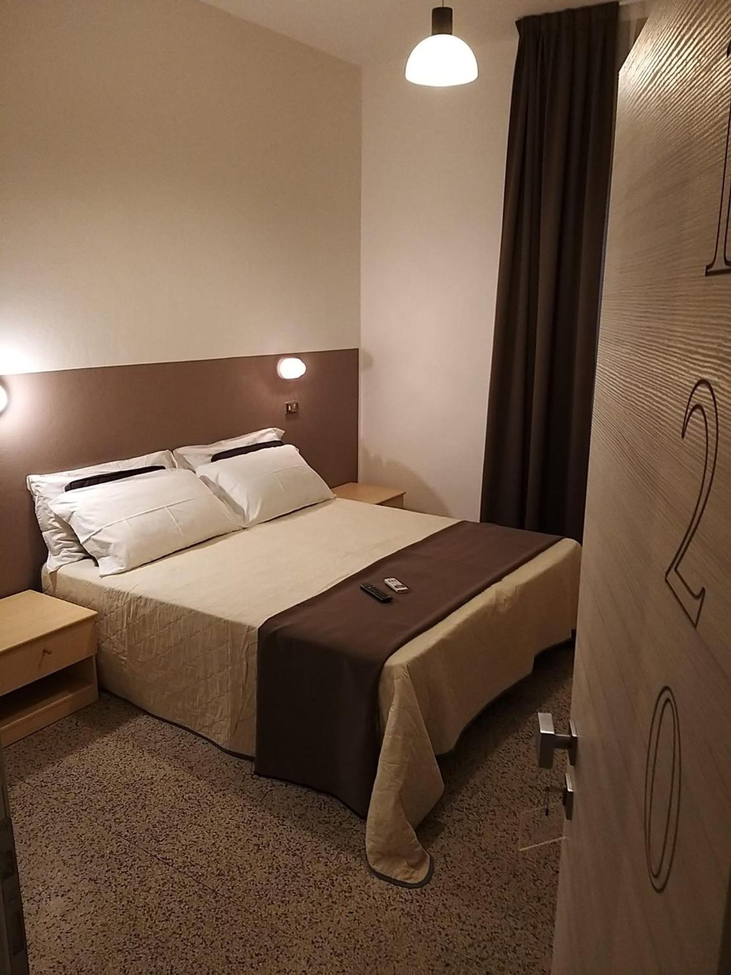 Hotel Ideal Rimini Bagian luar foto