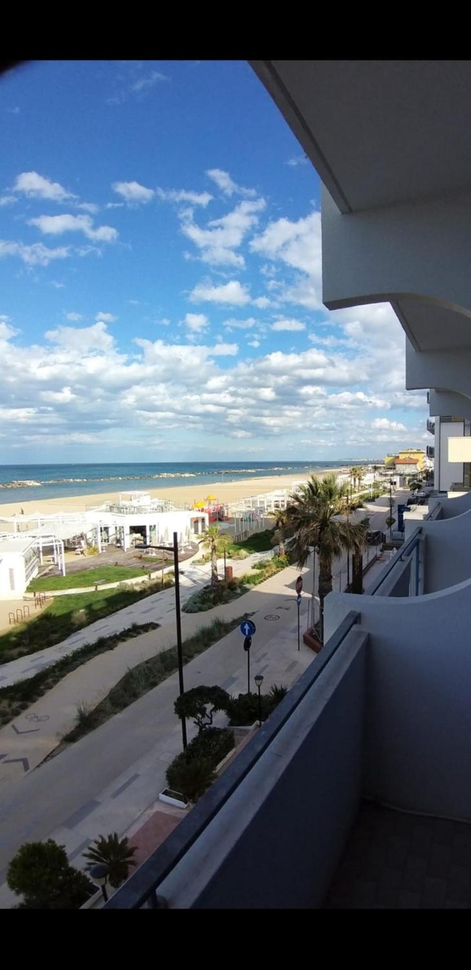 Hotel Ideal Rimini Bagian luar foto