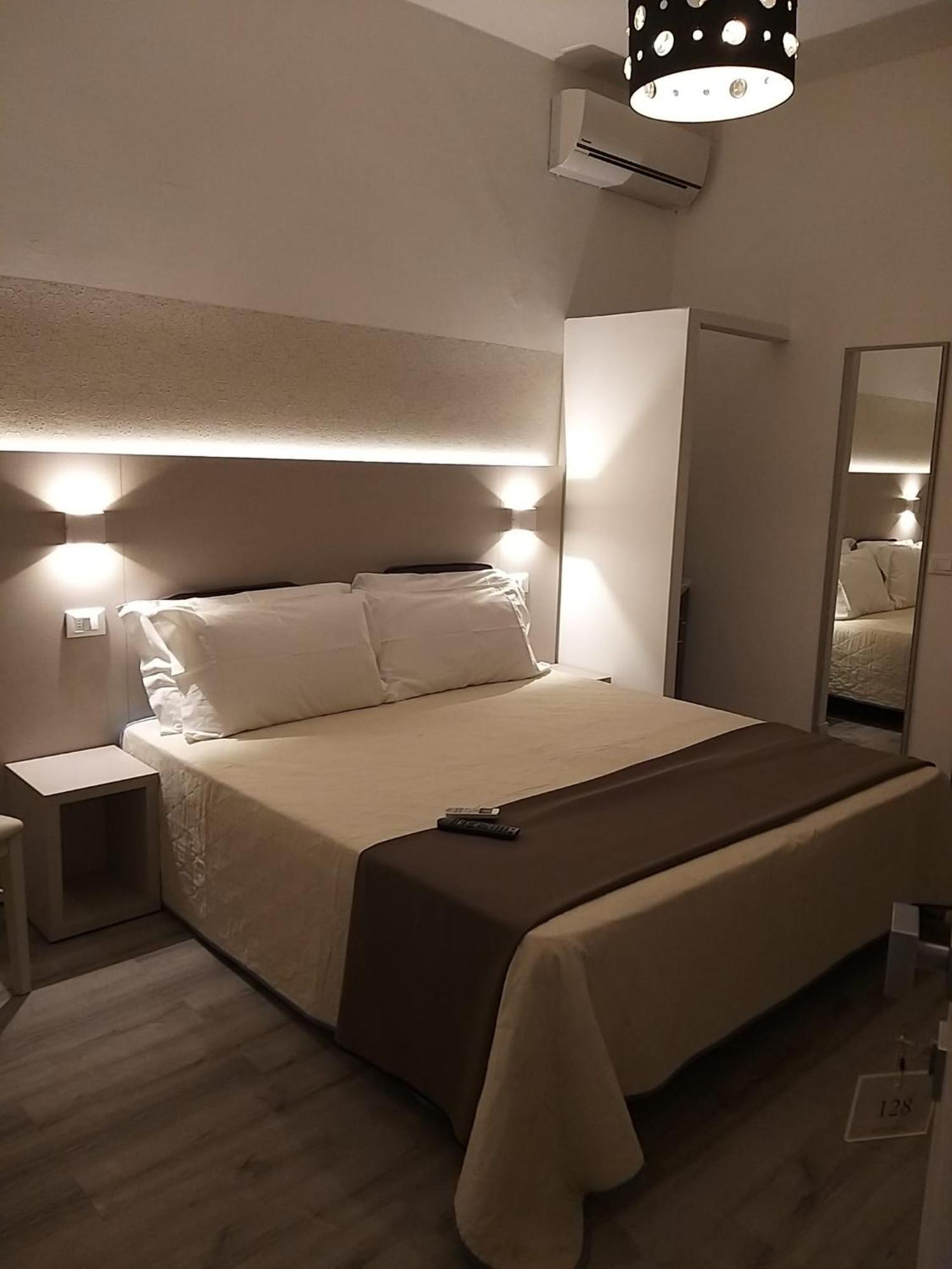 Hotel Ideal Rimini Bagian luar foto