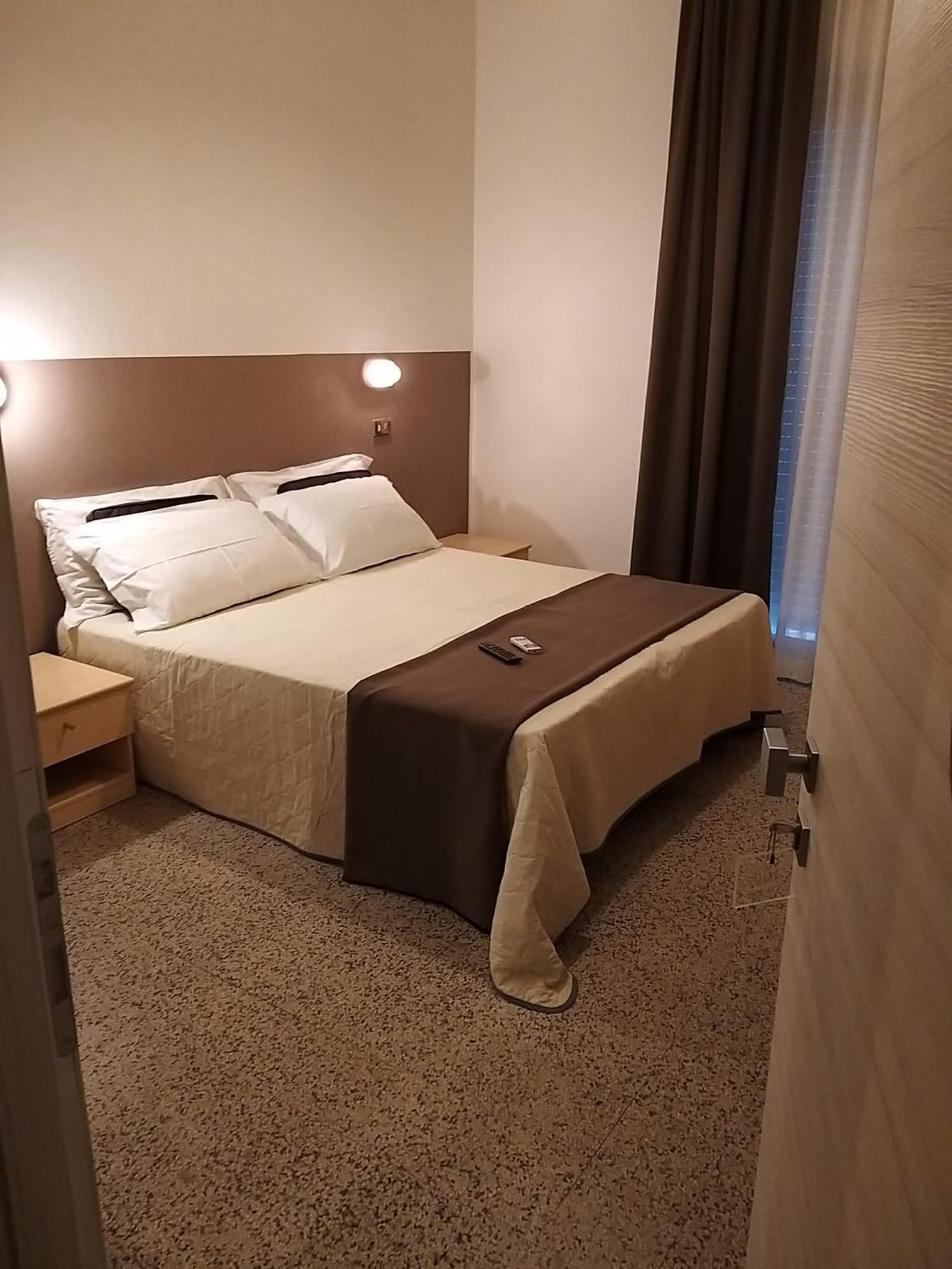 Hotel Ideal Rimini Bagian luar foto