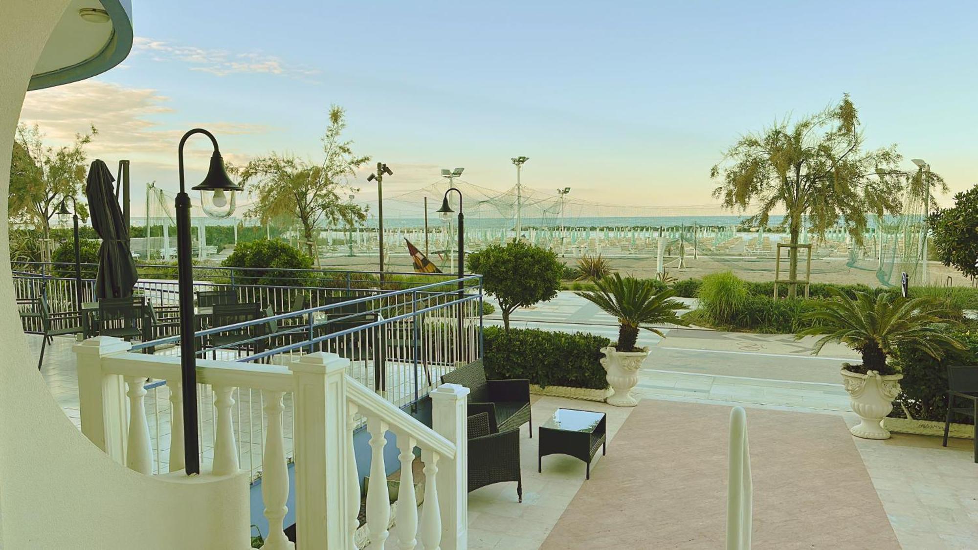 Hotel Ideal Rimini Bagian luar foto