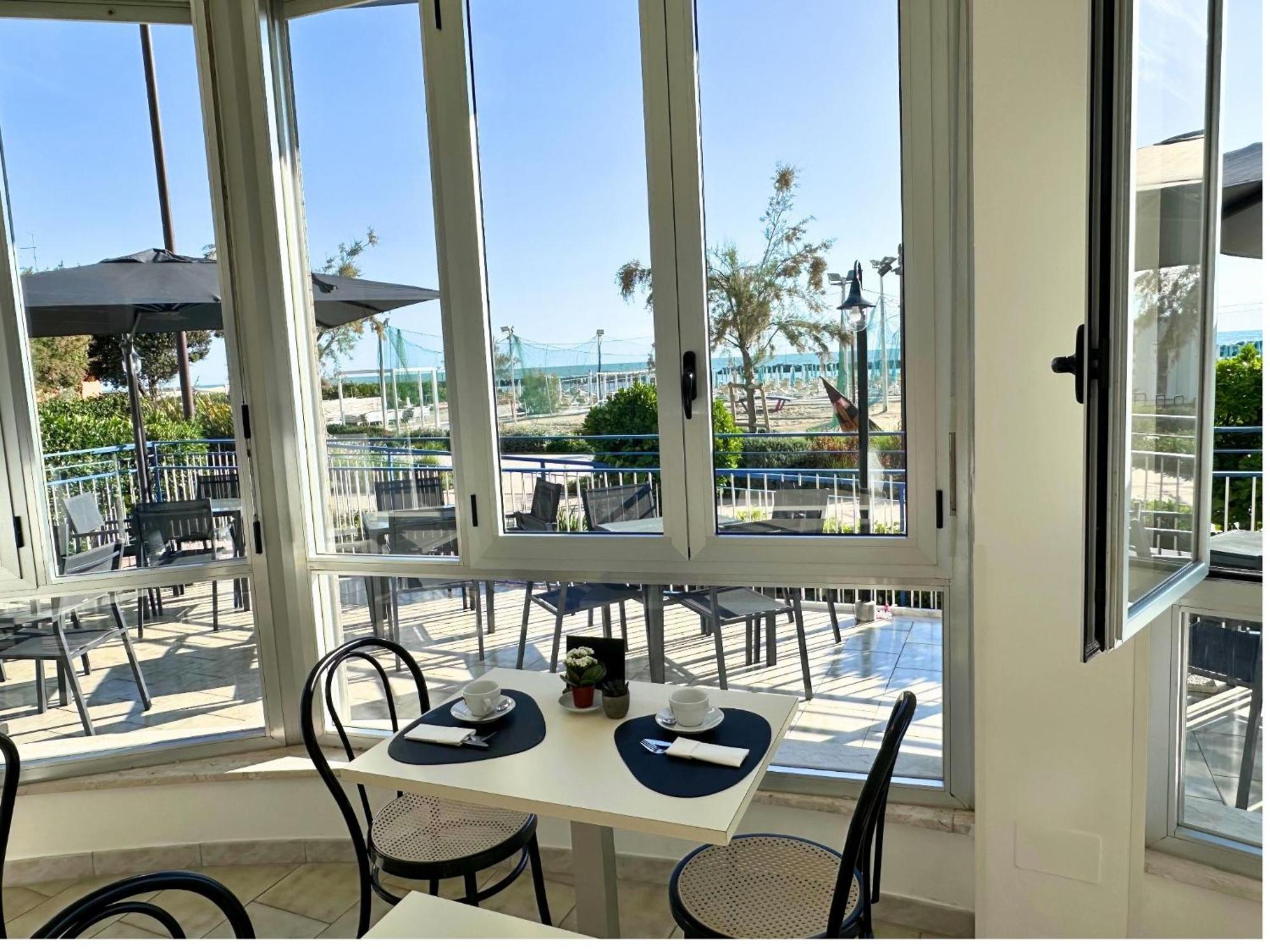 Hotel Ideal Rimini Bagian luar foto
