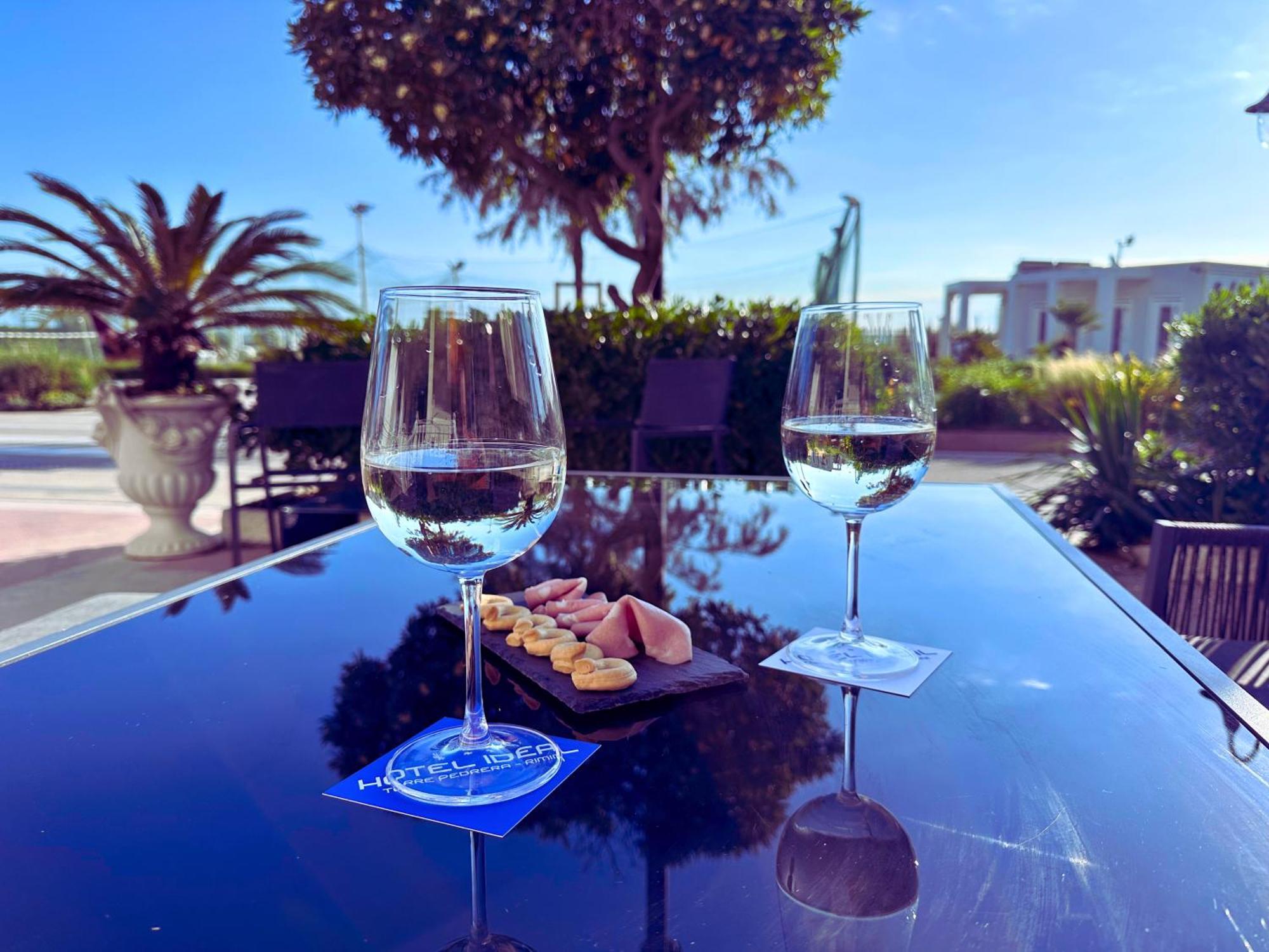 Hotel Ideal Rimini Bagian luar foto
